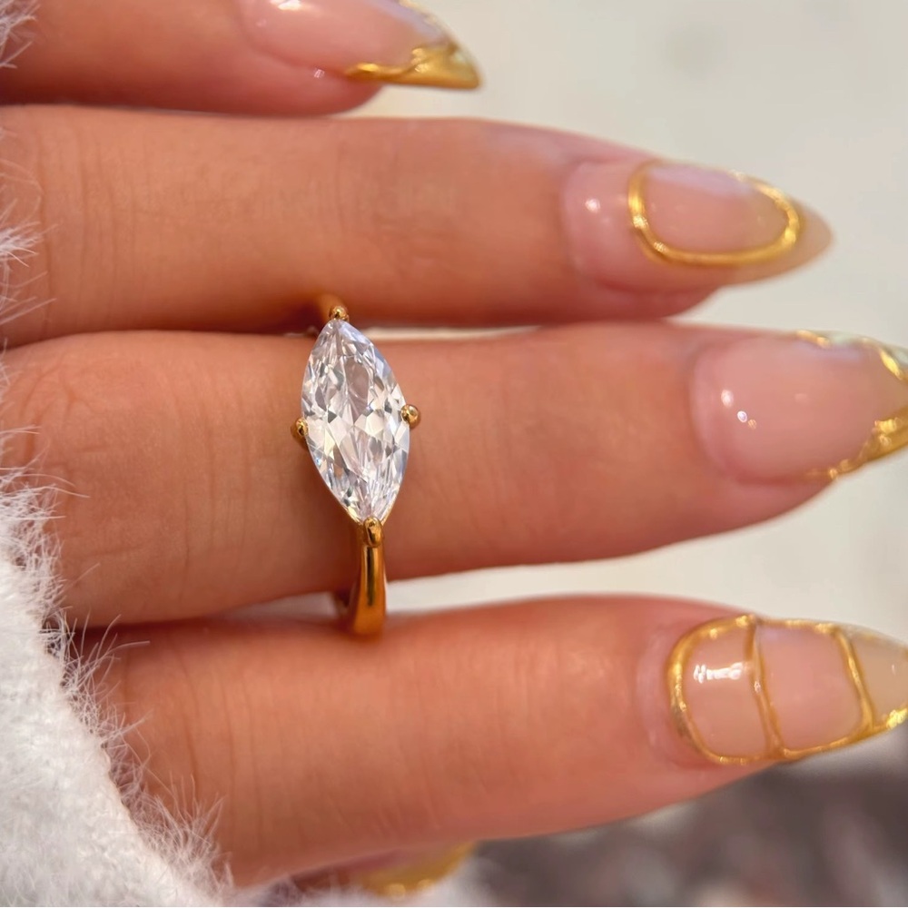 (A6) 18k plated gold Elegant Gold Marquise Cut Ring